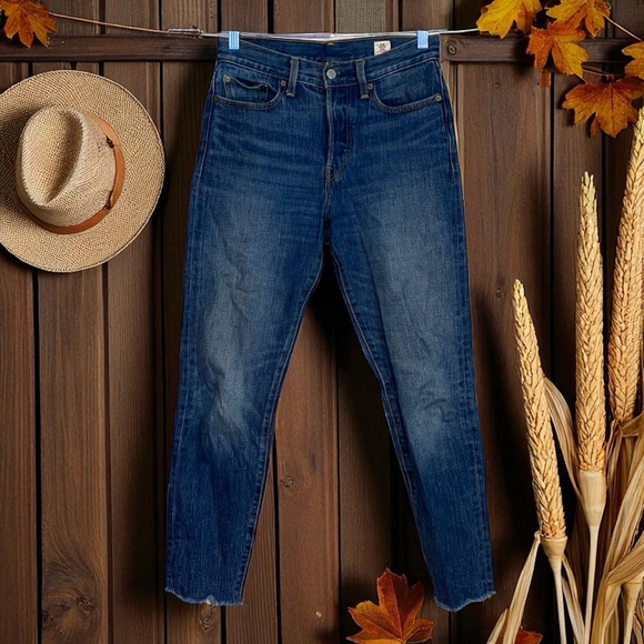 Levi’s Women’s White Oak Cone Denim Button Fly Raw Hem Jeans Size 27 - Picture 1 of 9